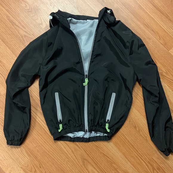 Reflective wind breaker - Picture 1 of 3